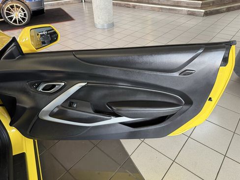 Used 2017 Chevrolet Camaro LT RWD image 27