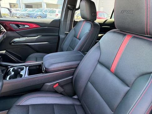 Used 2025 Chevrolet Traverse RS w/ LPO, Floor Liner Package FWD image 19