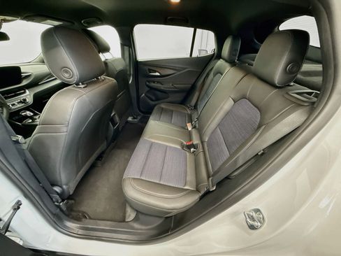 Used 2025 Buick Envista Preferred FWD image 25