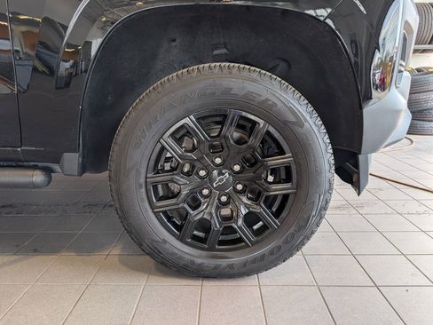 Used 2025 Chevrolet Colorado W/T w/ WT Custom Package image 10