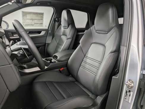 New 2026 Porsche Cayenne AWD/4WD image 5