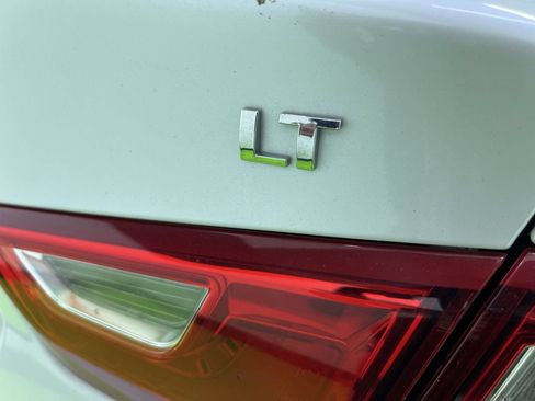 Used 2017 Chevrolet Malibu LT FWD image 14