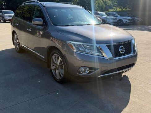 Used 2015 Nissan Pathfinder Platinum w/ Family Entertainment Package FWD image 7
