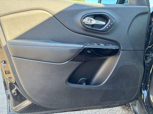 Used 2023 Jeep Cherokee Altitude Lux w/ Lux Elite Package image 12