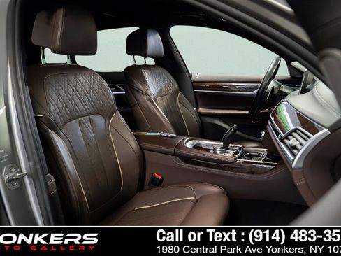Used 2020 BMW 740i w/ M Sport Package RWD image 18