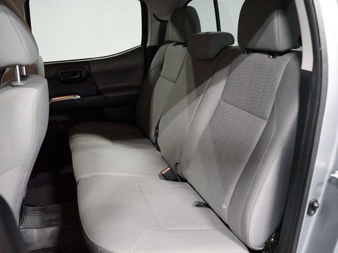 Used 2018 Toyota Tacoma SR5 AWD/4WD image 23
