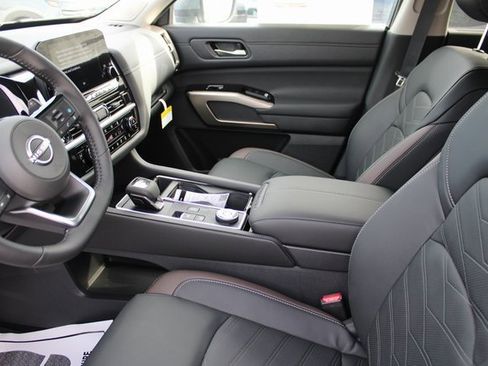 New 2025 Nissan Pathfinder Platinum w/ Lighting Package (N92) image 6