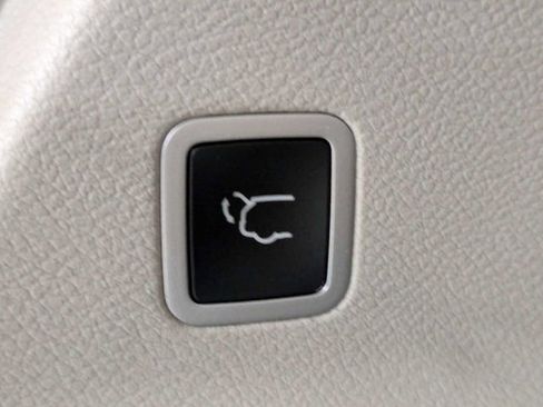 Used 2020 Chrysler Pacifica Touring-L FWD image 13