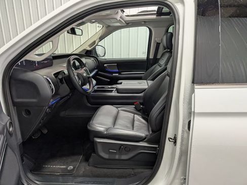Used 2025 Ford Expedition Platinum AWD/4WD image 17