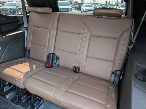 Used 2025 Chevrolet Tahoe High Country AWD/4WD image 14