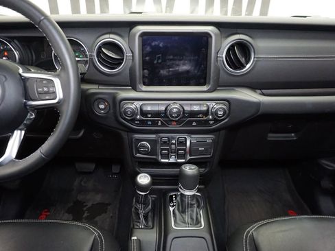 Used 2022 Jeep Wrangler Unlimited Sahara image 16