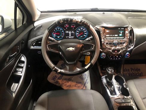 Used 2018 Chevrolet Cruze LS image 28