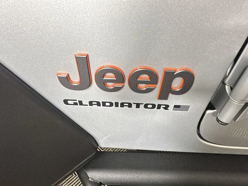 Used 2023 Jeep Gladiator Mojave w/ Trailer Tow Package AWD/4WD image 11
