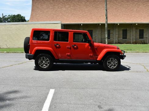 Used 2014 Jeep Wrangler Unlimited Rubicon w/ Connectivity Group AWD/4WD image 8