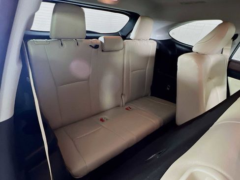 Used 2021 Toyota Highlander XLE image 28