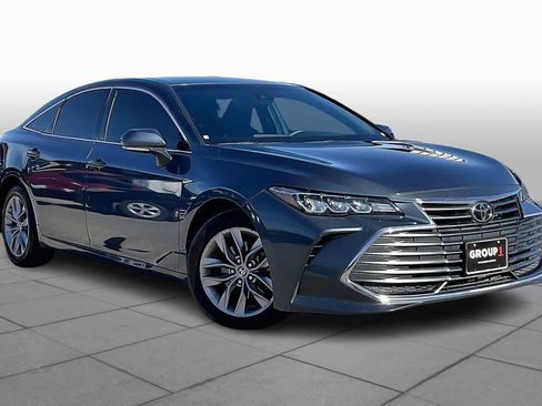 Used 2022 Toyota Avalon XLE image 2