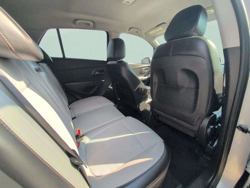Used 2021 Chevrolet Trax LT AWD/4WD image 30