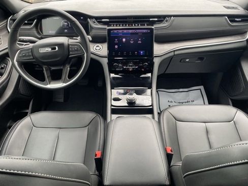 Used 2025 Jeep Grand Cherokee Limited image 36