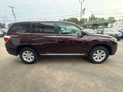 Used 2013 Toyota Highlander FWD w/ Cold Weather Pkg image 4