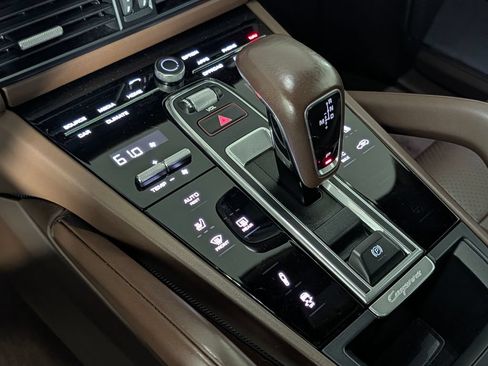 Used 2020 Porsche Cayenne Turbo AWD/4WD image 34