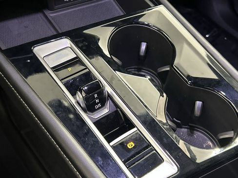 Used 2024 Volkswagen Atlas Cross Sport SE image 15