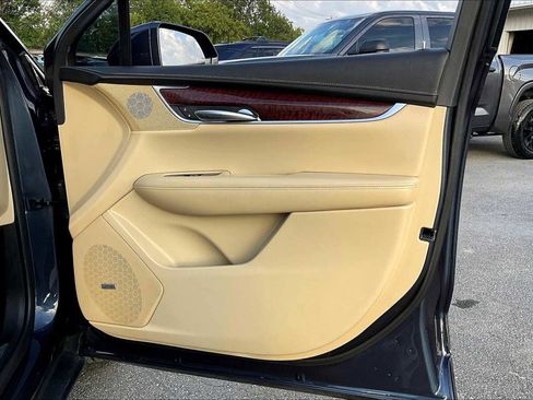 Used 2018 Cadillac XT5 Luxury w/ Driver Awareness Package image 35