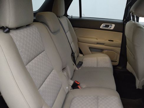 Used 2015 Ford Explorer XLT w/ Equipment Group 201A FWD image 19