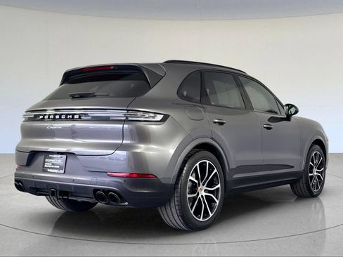 Certified 2024 Porsche Cayenne AWD/4WD image 8