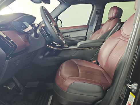 Used 2023 Land Rover Range Rover Sport SE Dynamic image 3
