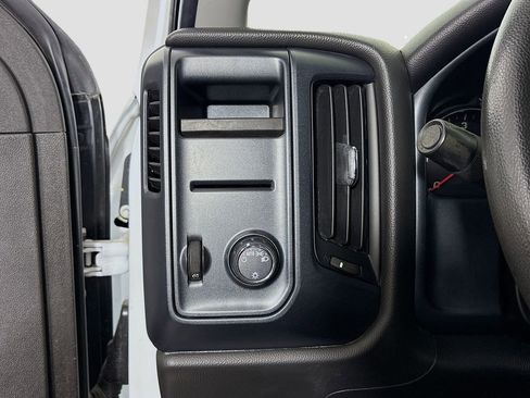 Used 2018 Chevrolet Silverado 1500 Custom image 10