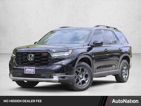 Used 2025 Honda Pilot TrailSport image 1