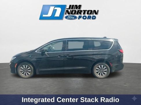Used 2023 Chrysler Pacifica Touring-L FWD image 6