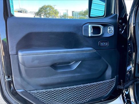 Used 2019 Jeep Wrangler Unlimited Sahara image 20