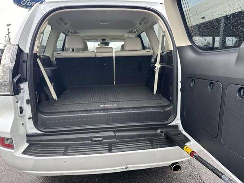 Used 2023 Lexus GX 460 Luxury w/ Accessory Package AWD/4WD image 13