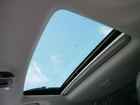 Used 2023 Subaru Outback Premium image 31