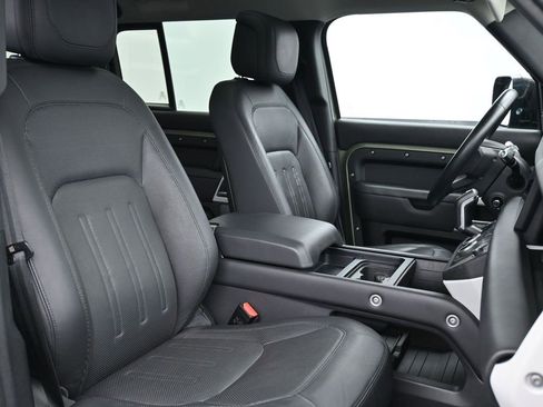 Used 2020 Land Rover Defender 110 HSE image 26