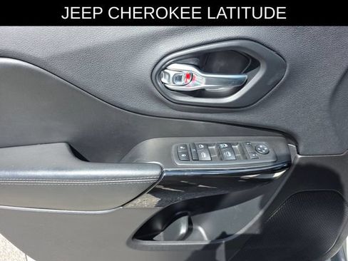 Used 2019 Jeep Cherokee Latitude Plus FWD image 25