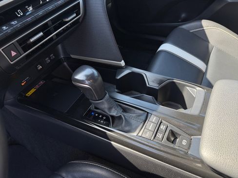 Used 2025 Toyota Camry SE FWD image 13
