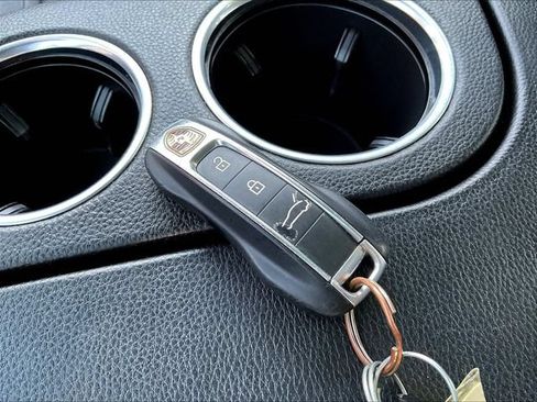 Used 2021 Porsche Panamera RWD image 36