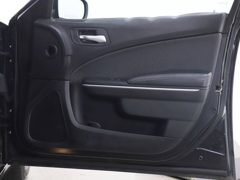 Used 2016 Dodge Charger SE w/ Popular Equipment Group image 9