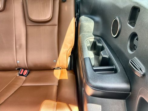 Used 2019 Subaru Ascent Touring AWD/4WD image 32