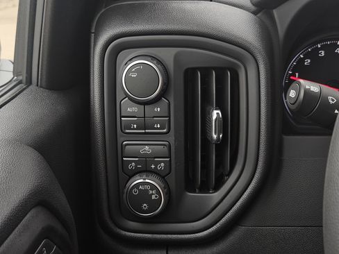 New 2026 Chevrolet Silverado 1500 Custom Trail Boss w/ LPO, Dark Essentials Package AWD/4WD image 21