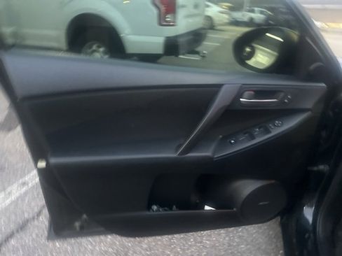 Used 2012 MAZDA MAZDA3 i Touring image 12