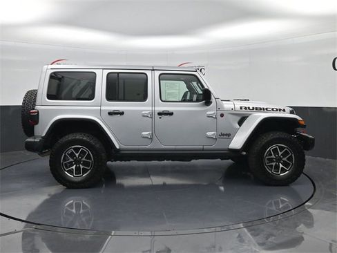 Used 2024 Jeep Wrangler Unlimited Rubicon image 6
