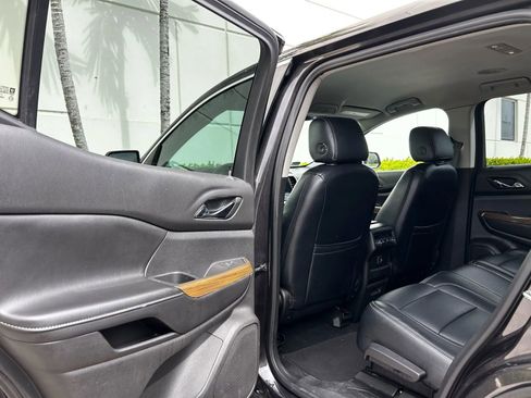 Used 2019 GMC Acadia SLE image 13