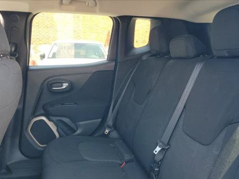Used 2015 Jeep Renegade Latitude FWD image 11