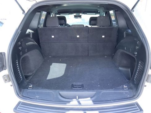 Used 2020 Jeep Grand Cherokee Laredo RWD image 11
