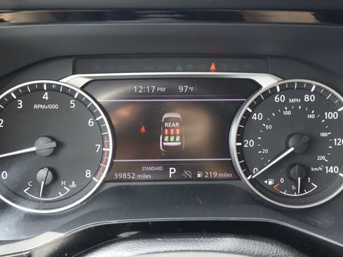 Used 2025 Nissan Pathfinder SV FWD image 10