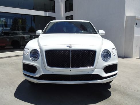 Used 2019 Bentley Bentayga AWD/4WD image 2