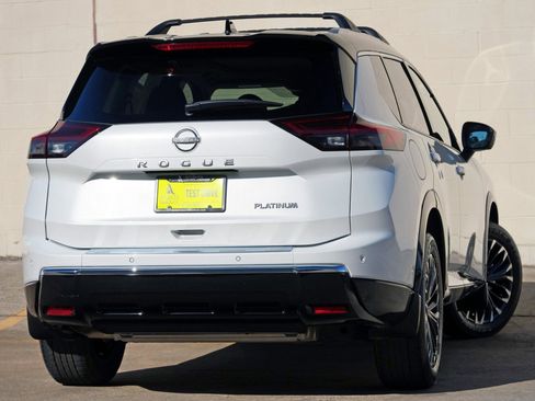Used 2025 Nissan Rogue Platinum FWD image 4